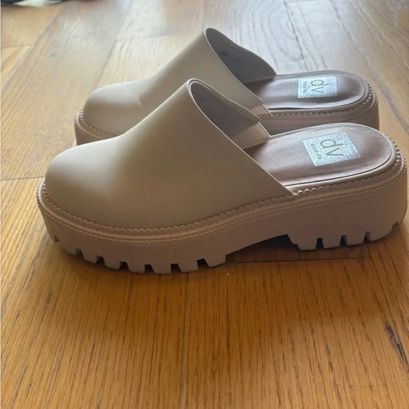 Dolce Vita Cream Slip-On Shoes - Picture 3 of 4